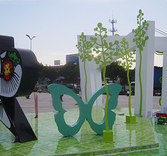 亚克力展架设计案例赏析与商用素材获取指南